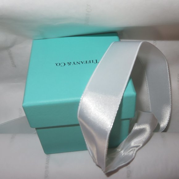 Tiffany & Co 18K White Gold Diamond Sugar Stack Ring - Picture 16 of 17